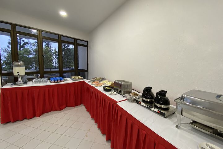 Dining 13 of 17