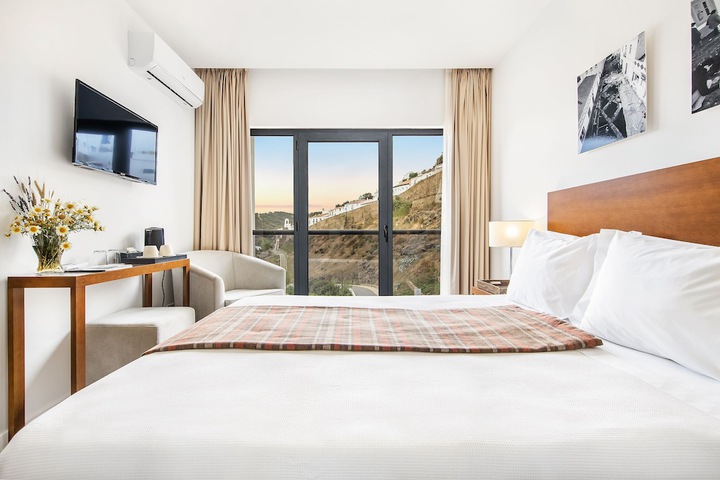 Room 28 of 72