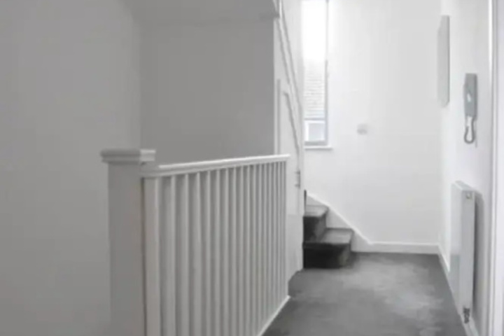 Room 10 of 12