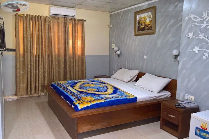 Room 33 of 67