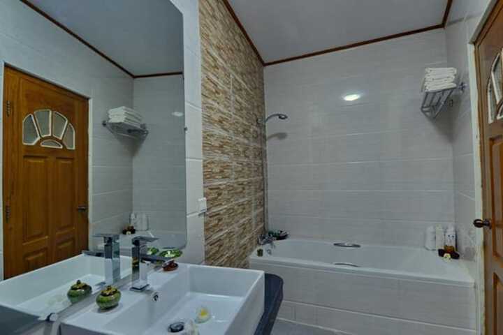 Room 6 of 40