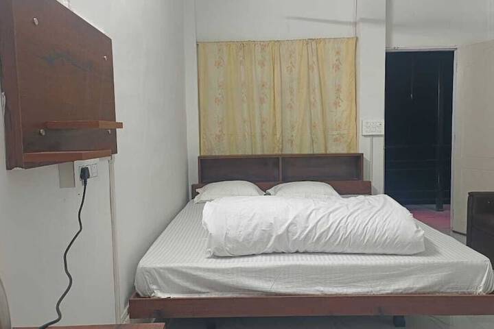 Room 9 of 25