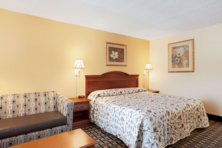 1 King Bed (6 of 9)