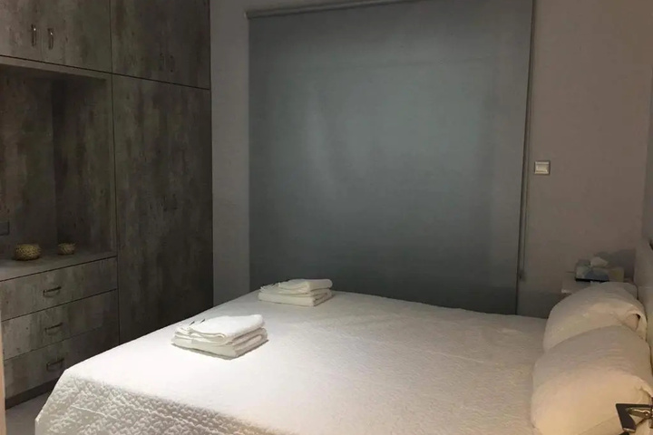 Room 4 of 16
