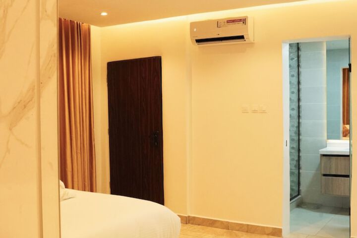 Room 2 of 39