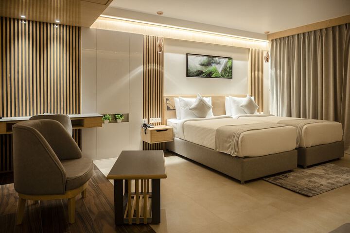 Room 3 of 20
