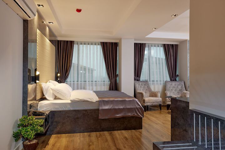 Room 33 of 60