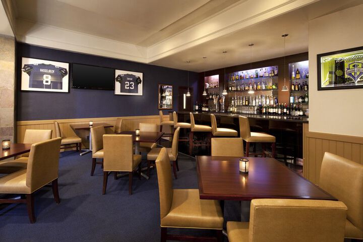 Lounge 44 of 62