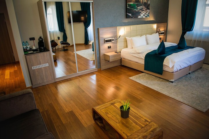 Room 46 of 108