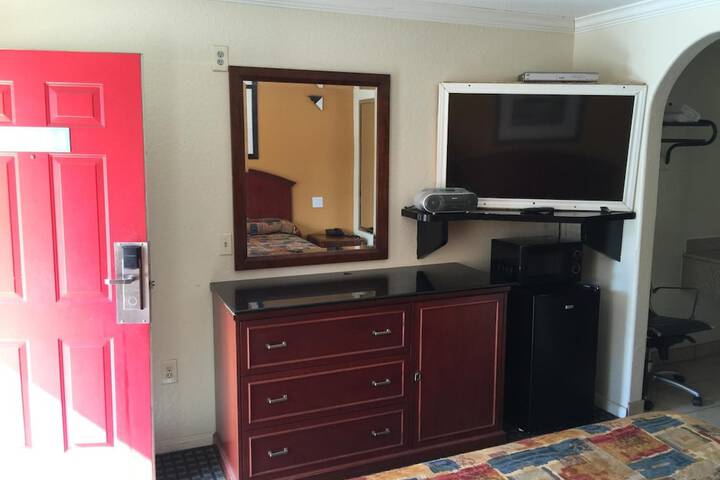 Room 6 of 14