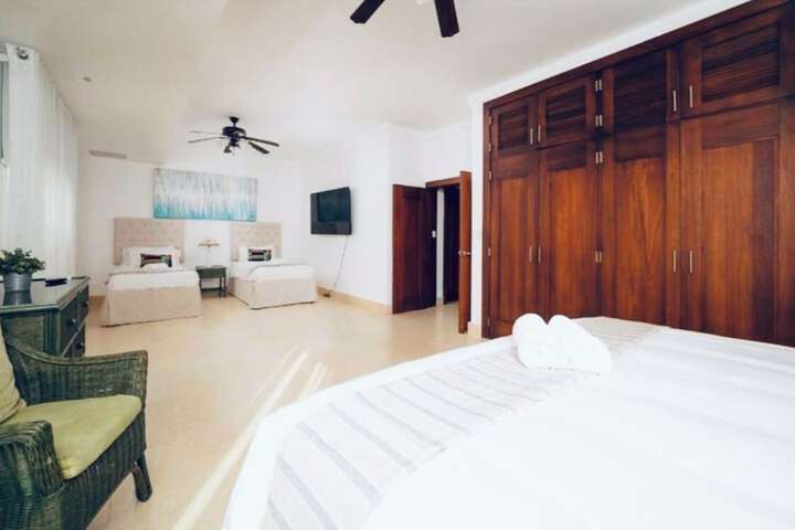 Room 2 of 46