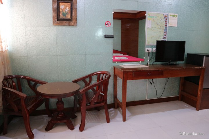 Room 11 of 27