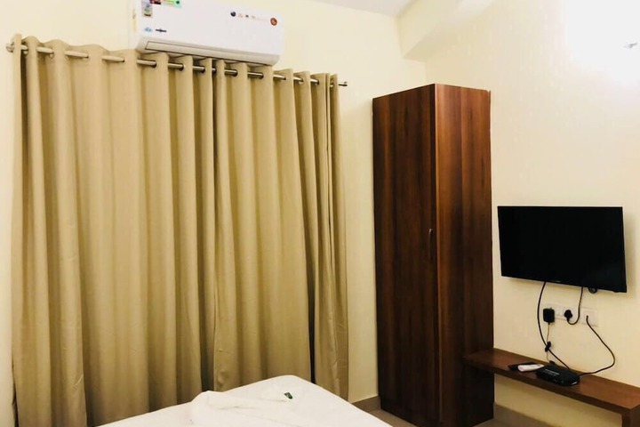 Room 4 of 7