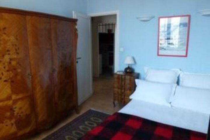 Room 12 of 24