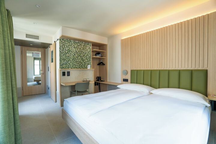 Room 3 of 16