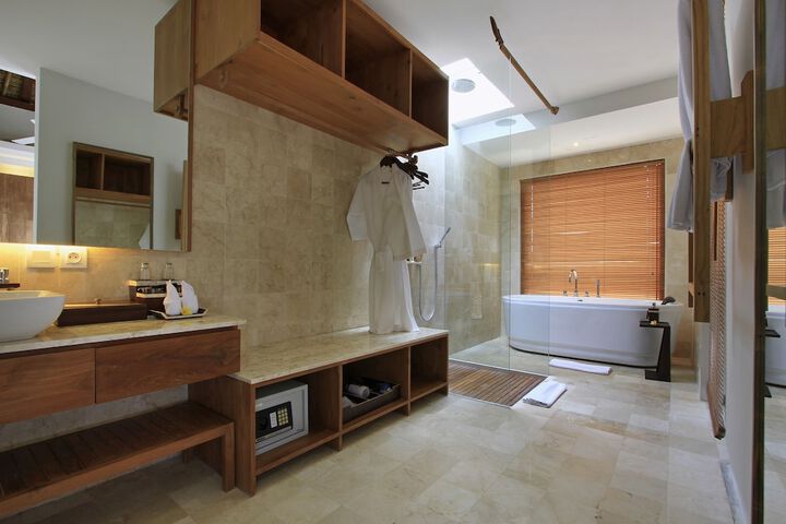 Room 80 of 171