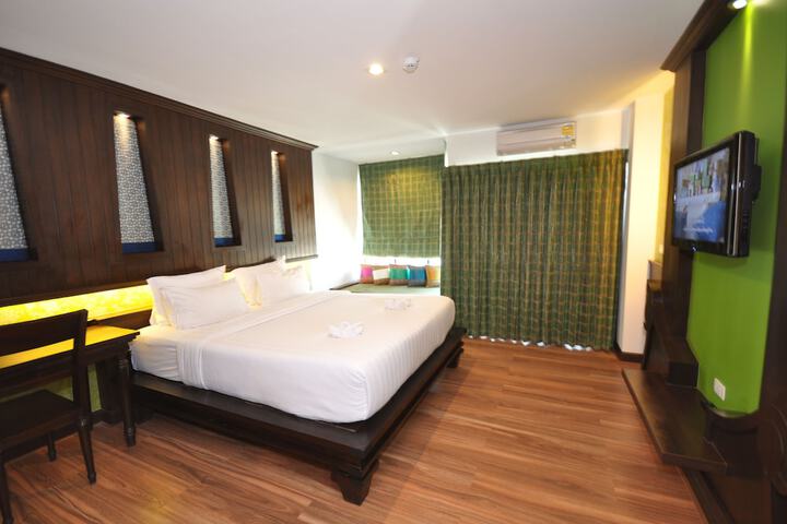 Room 9 of 83