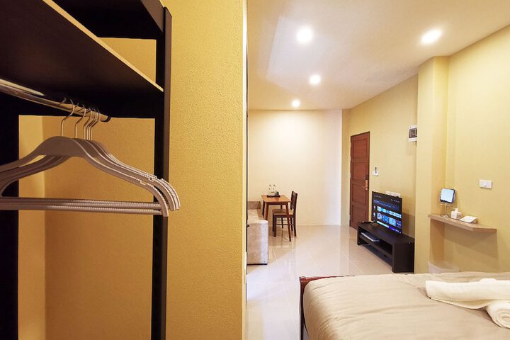 Room 4 of 36