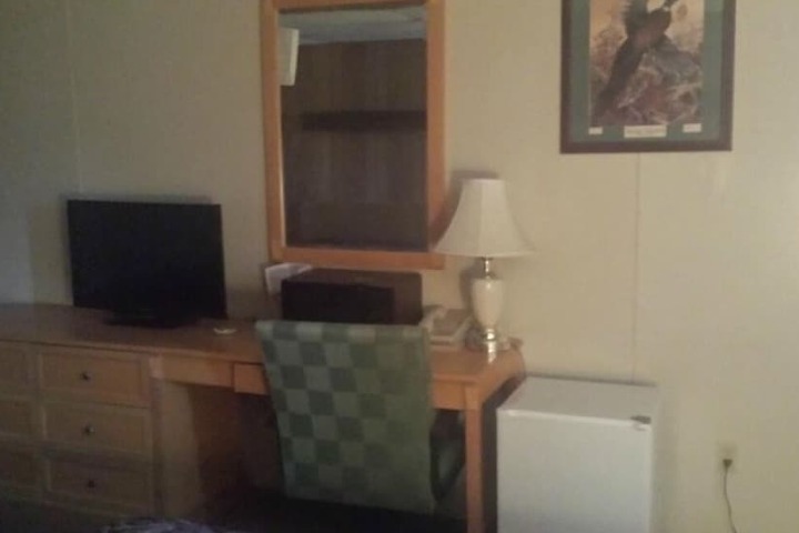 Room 6 of 17