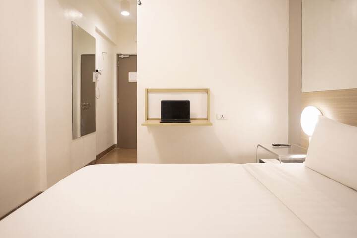 Room 11 of 28