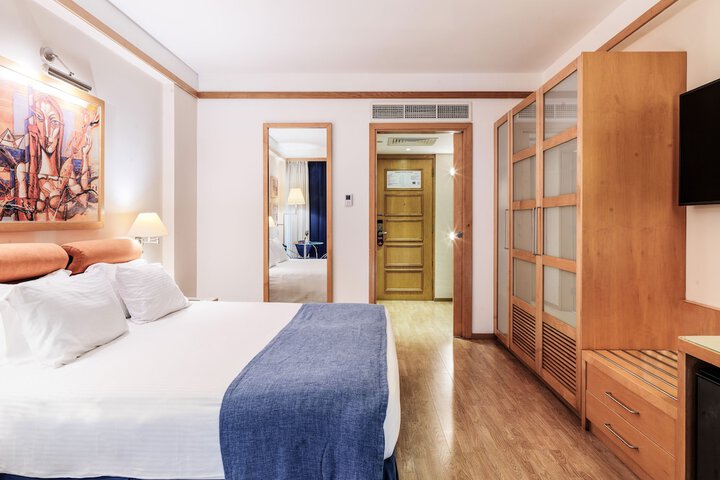 Room 25 of 154
