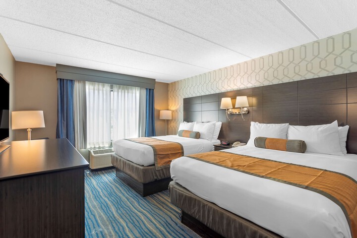 2 Queen Beds Exterior Entrance First Floor Microwave and Refrigerator WiFi Pet Friendly Room Full Breakfast (4 of 12)