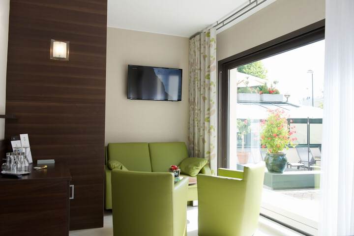 Room 8 of 40