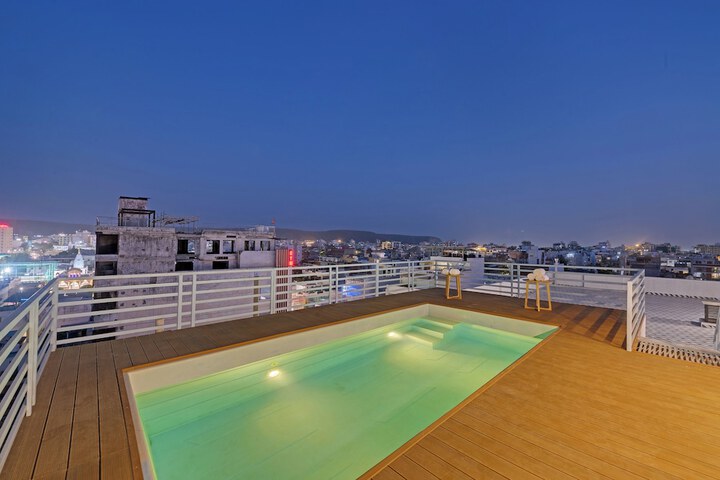 Pool 20 of 26