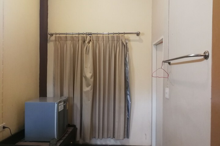 Room 12 of 32