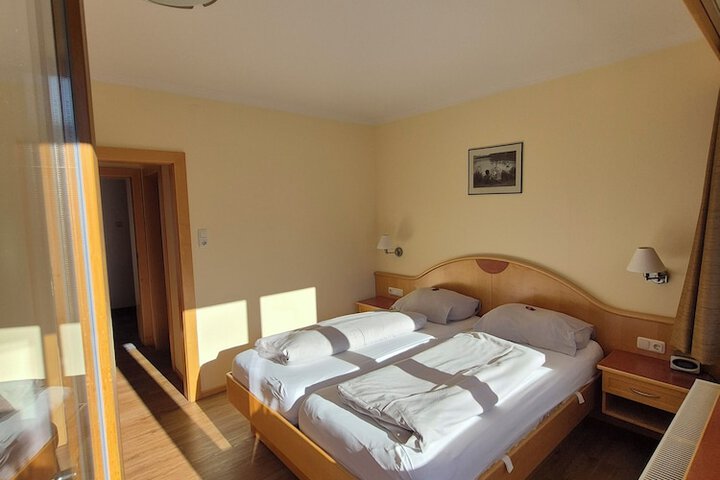 Room 8 of 62