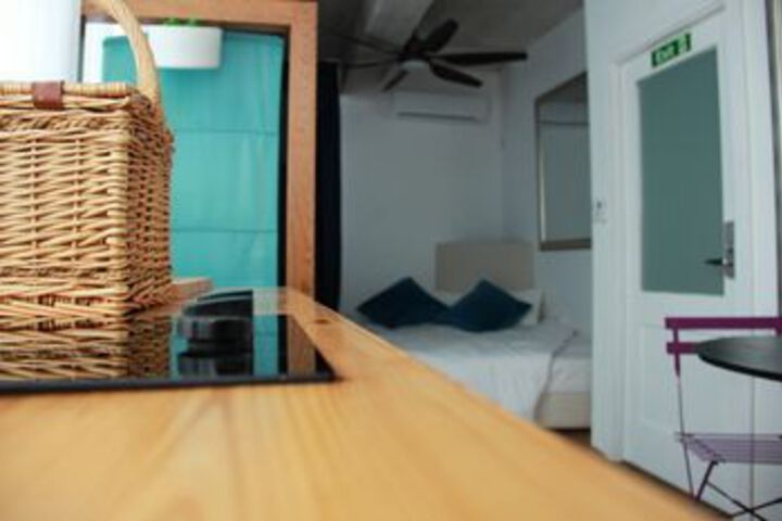 Room 10 of 27