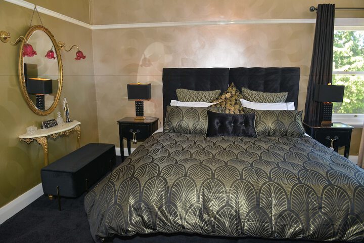 Room 4 of 43