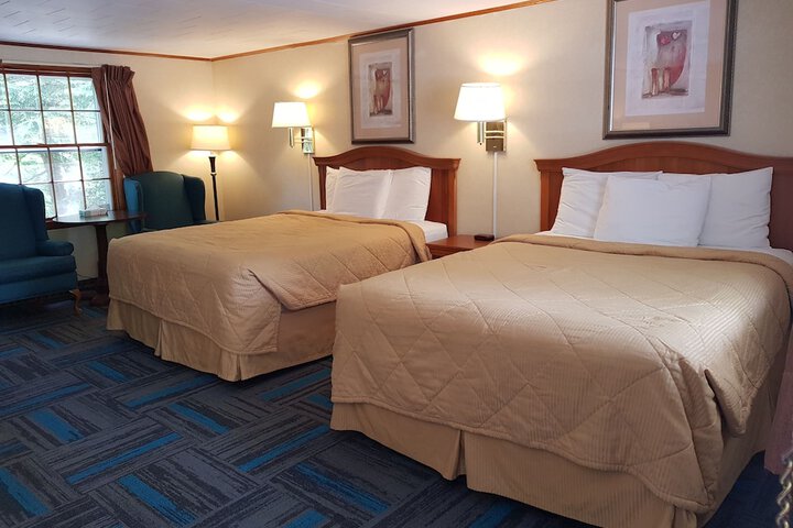 Basic 2 Queen Beds River View (11 of 17)