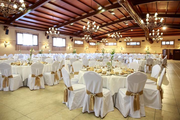 Ballroom/Hall 102 of 122