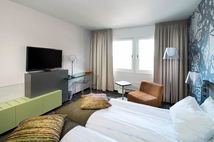 Room 12 of 42