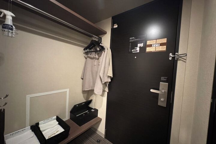 Room 35 of 76