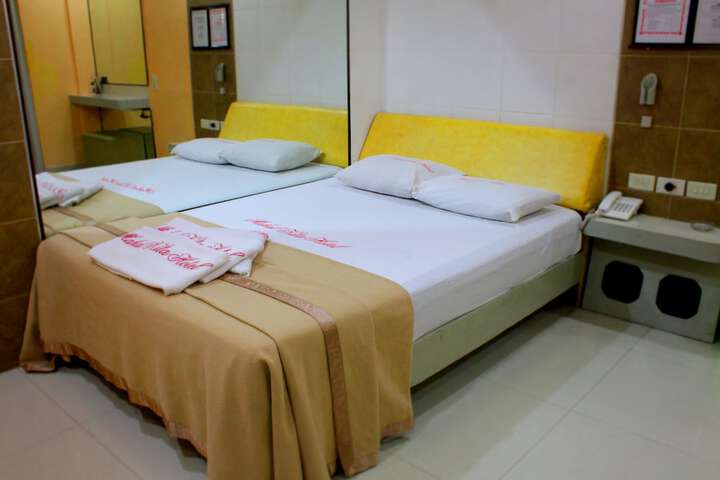 Room 16 of 25
