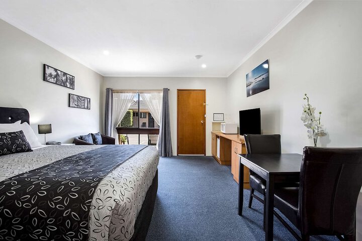 Room 9 of 34