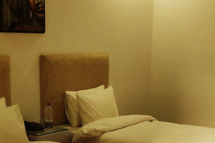 Room 44 of 69