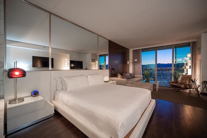 Room 8 of 484