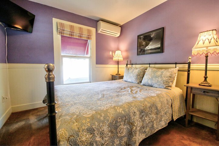 Room 10 of 42