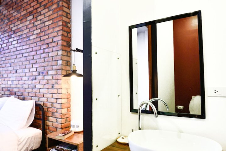 Room 28 of 46