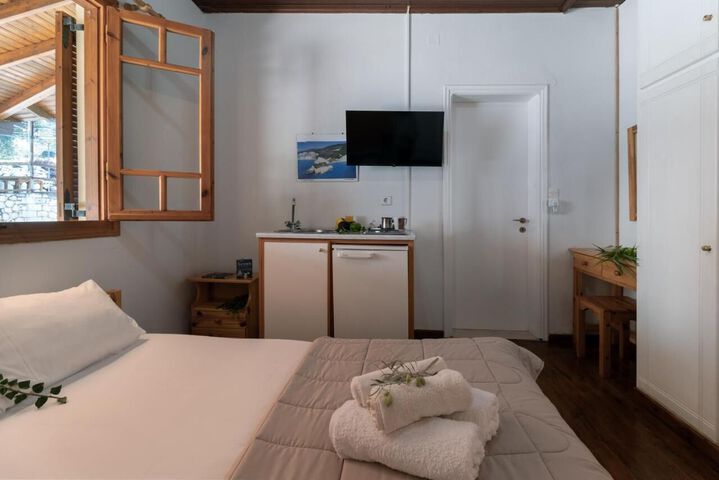 Room 10 of 16