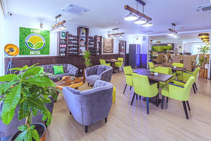 Lobby lounge