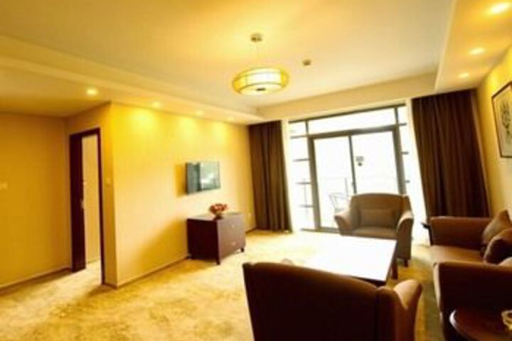 Room 6 of 11