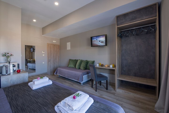 Room 6 of 24