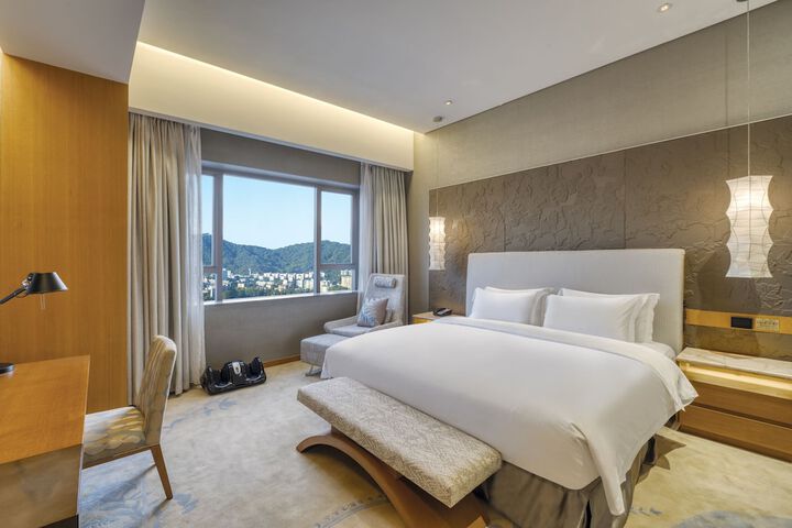 Room 15 of 49