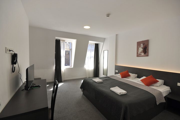 Room 3 of 41