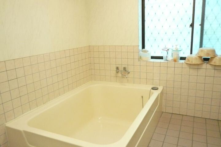 Room 6 of 14