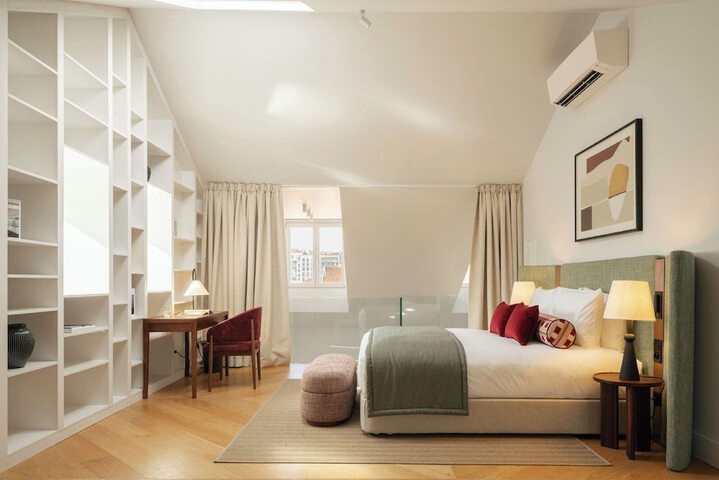 Room 32 of 193